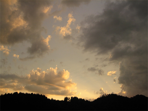Wolkenstimmung nach Sonnenuntergang